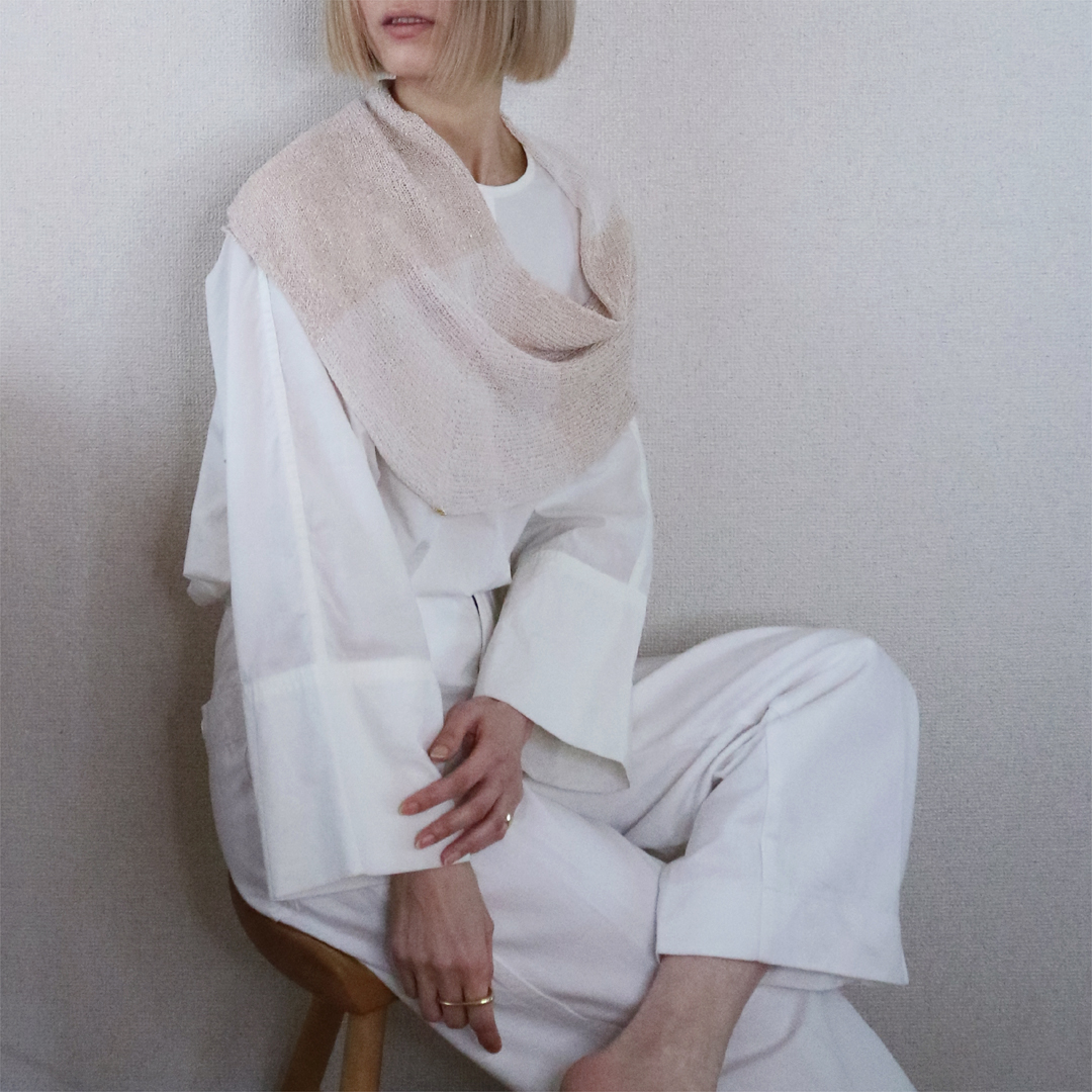 Almak[アルマク] 部分ラメ・スヌードケープ3 / ビーチサンド・ベージュ