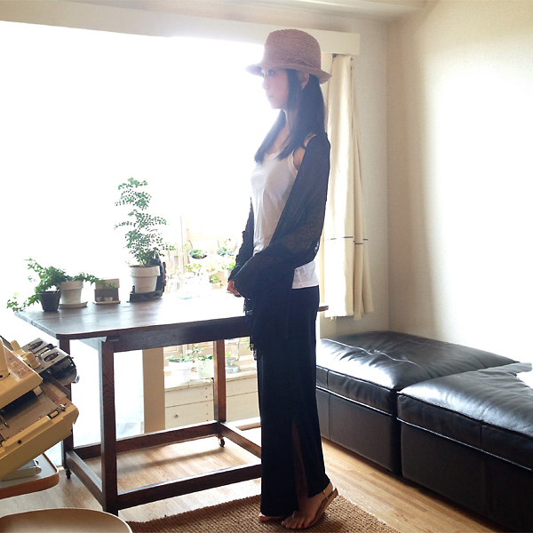 Rigel[リゲル] 袖付きストール / ブラック